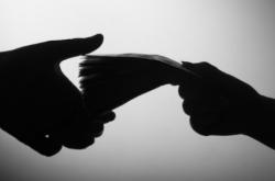 從(cóng)課(kè)堂(táng)到赚钱？3名外国学生因非法(fǎ)工(gōng)作被查(chá)