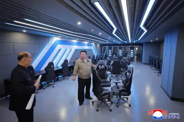 朝鲜网吧开业人满为患，都能玩什么游戏？打使命召唤？